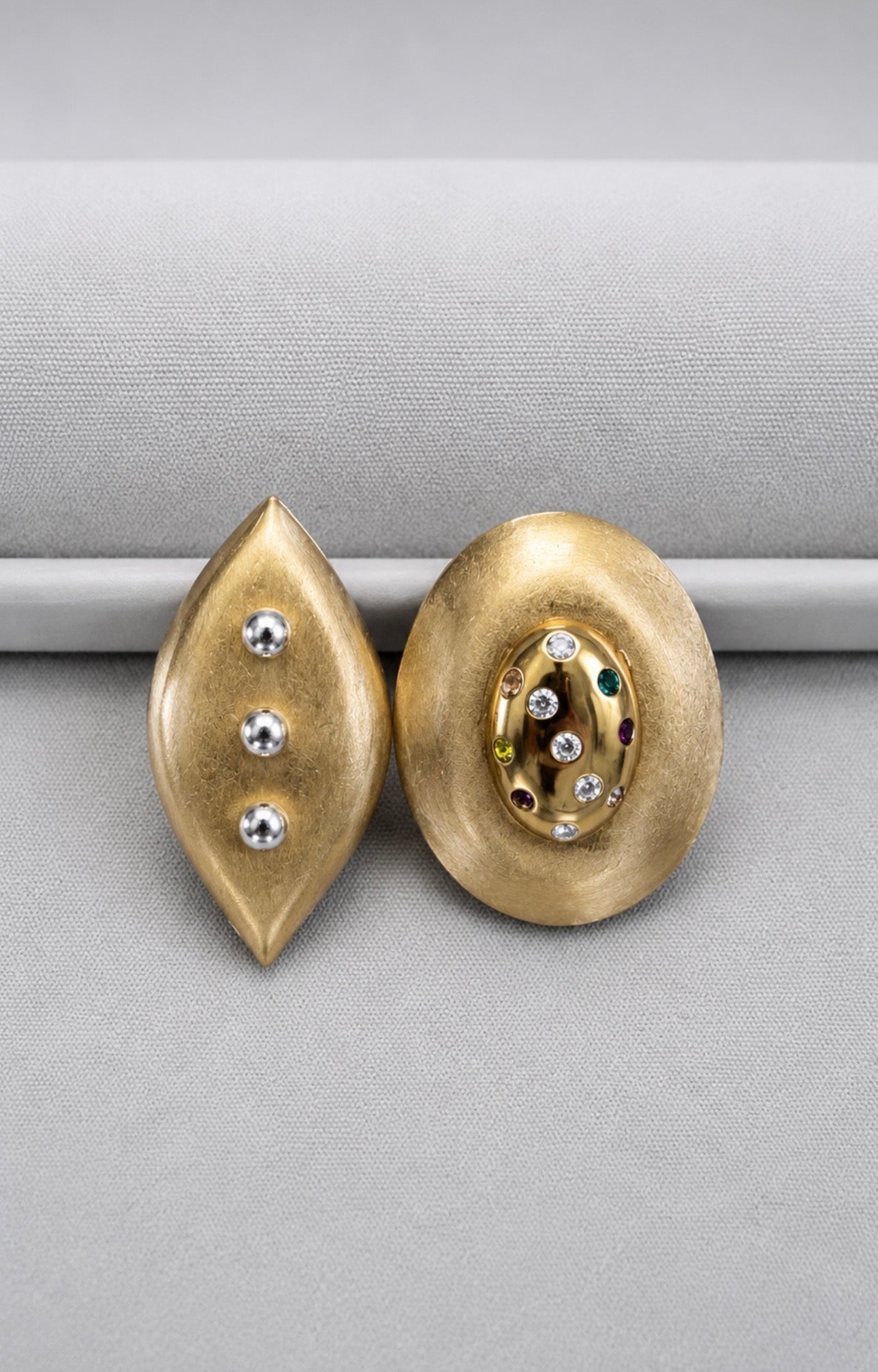 Brincos folhas dourado