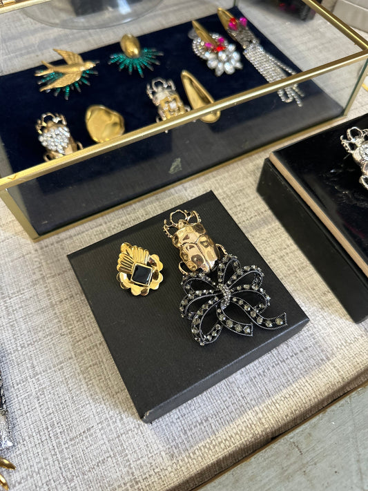 Brincos escaravelho com laço 🎀