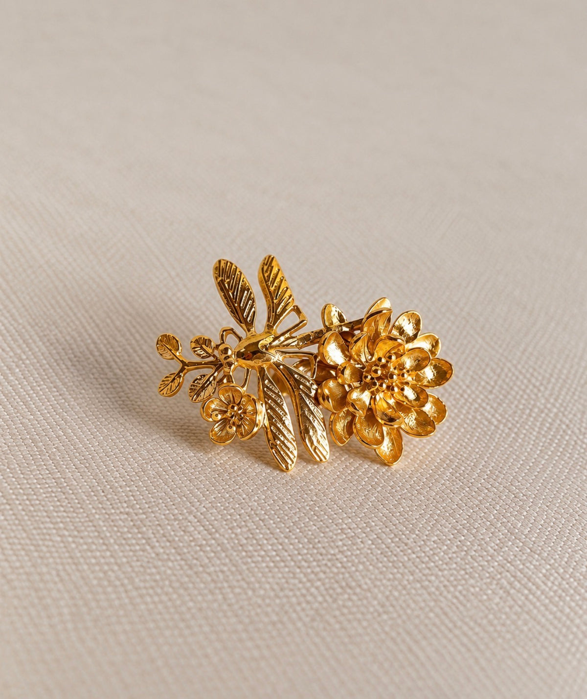 A. Earcuff liblinha com flor ll